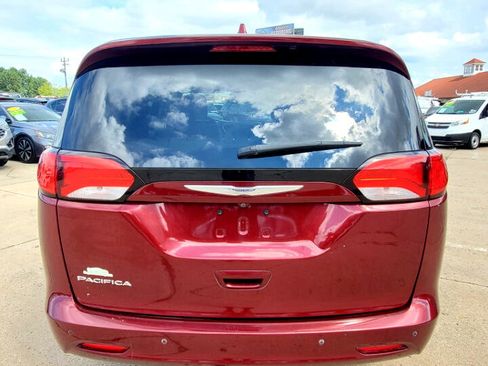 Used 2017 Chrysler Pacifica Touring image 8