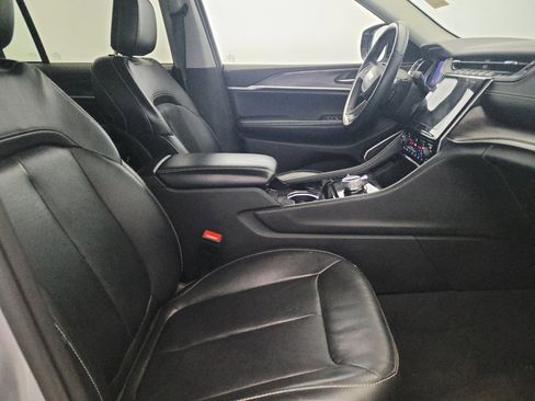 Used 2022 Jeep Grand Cherokee Limited image 21