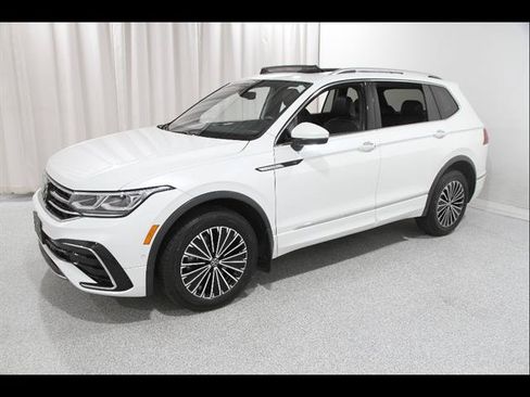 Used 2023 Volkswagen Tiguan SEL R-Line AWD/4WD image 3