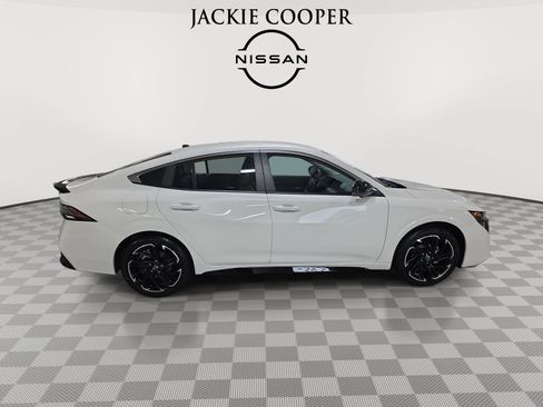 New 2026 Nissan Sentra SR w/ SR Premium Package FWD image 4