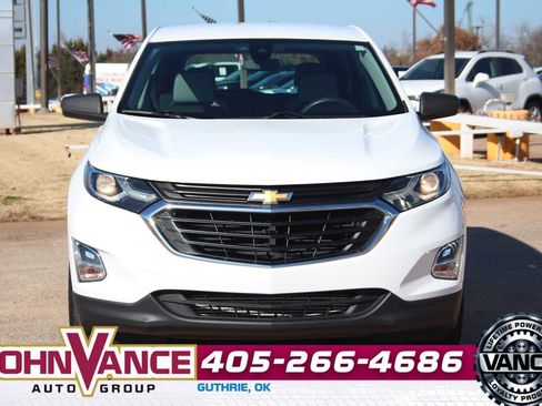 Used 2020 Chevrolet Equinox LS image 2
