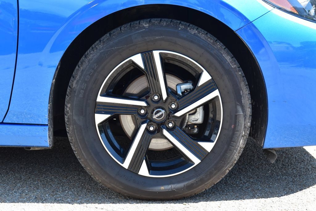 Used 2025 Nissan Sentra SV FWD image 4