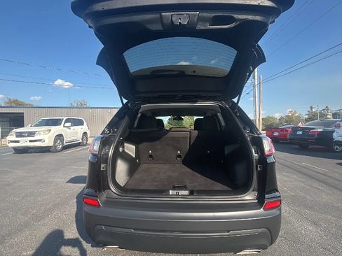 Used 2019 Jeep Cherokee Latitude w/ Cold Weather Group AWD/4WD image 27