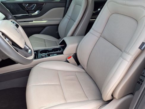 Used 2022 Lincoln Corsair AWD w/ Premium Package image 3