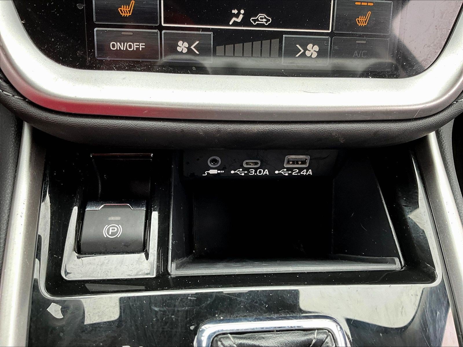 Used 2025 Subaru Outback Limited AWD/4WD image 16