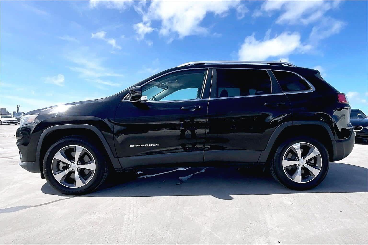 Used 2019 Jeep Cherokee Limited AWD/4WD image 3