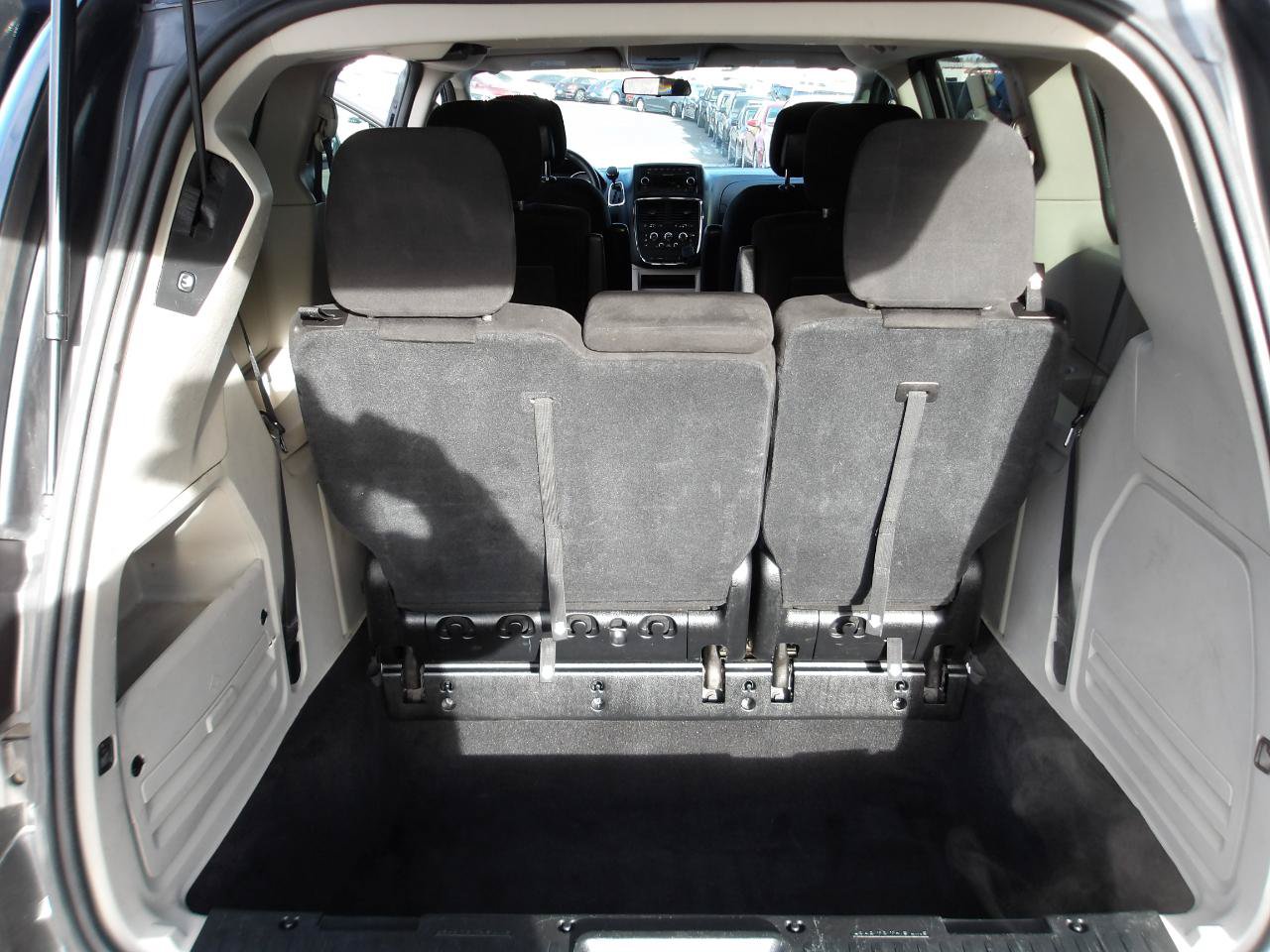 Used 2012 Dodge Grand Caravan SXT FWD image 12
