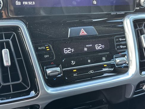 Used 2023 Kia Sorento SX FWD image 16