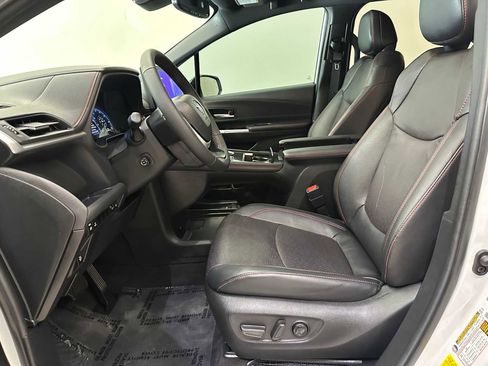 Used 2025 Toyota Sienna XSE w/ XSE Premium Package AWD/4WD image 22