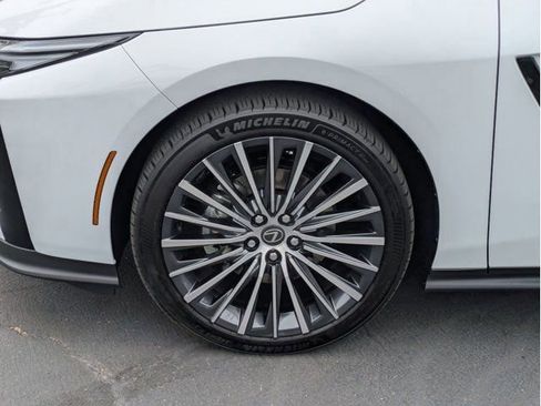 New 2026 Lexus ES 350e FWD image 9