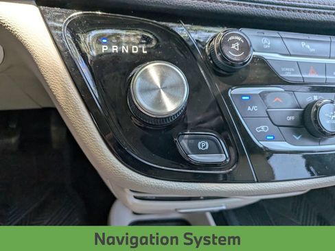 Used 2017 Chrysler Pacifica Limited FWD image 21