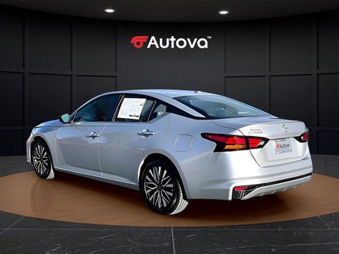 Used 2025 Nissan Altima 2.5 SV image 4