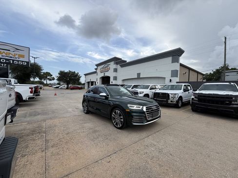 Used 2018 Audi SQ5 Premium Plus w/ S Sport Package AWD/4WD image 43