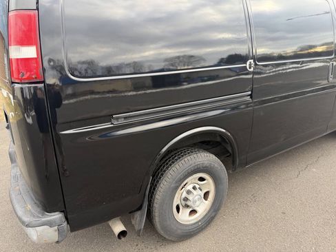Used 2016 Chevrolet Express 2500 RWD image 10