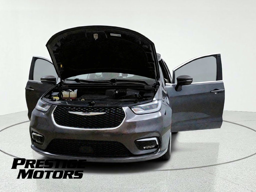 Used 2023 Chrysler Pacifica Touring-L FWD image 12