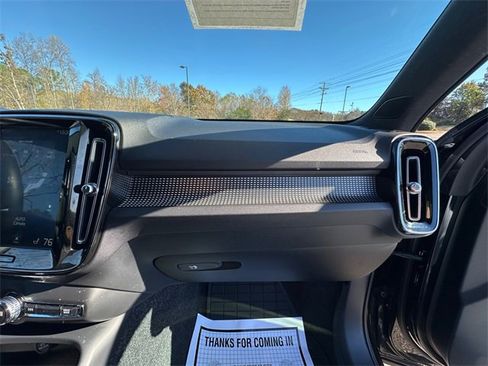 Used 2021 Volvo XC40 T5 R-Design w/ Climate Package image 16