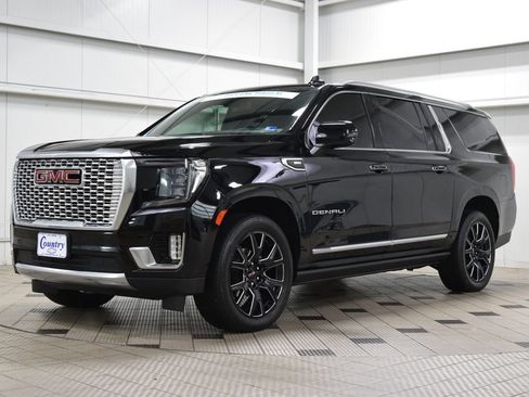 Used 2024 GMC Yukon XL Denali AWD/4WD image 3