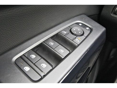 New 2025 Nissan Pathfinder SV image 15