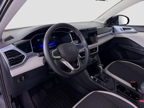 Used 2025 Volkswagen Taos SE image 8