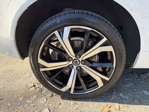 Used 2022 Volvo XC60 T8 R-Design w/ Advanced Package image 7