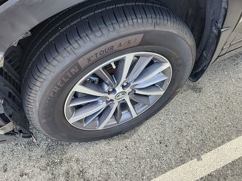 Used 2018 Toyota Highlander XLE w/ Carpet Mat Package (TMS) image 5