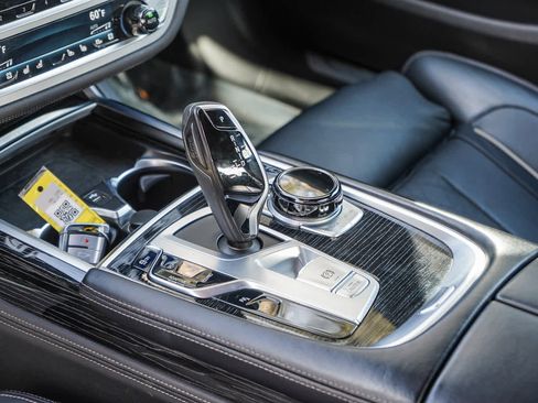 Used 2022 BMW 740i w/ M Sport Package RWD image 17