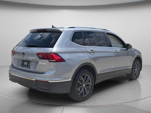 Certified 2023 Volkswagen Tiguan SE FWD image 7