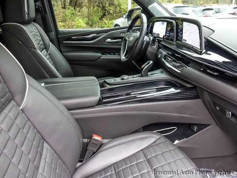 Used 2024 Cadillac Escalade V w/ LPO, ONYX Package image 29