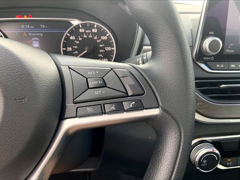 Used 2025 Nissan Altima 2.5 SV FWD image 25