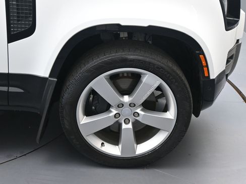 Used 2023 Land Rover Defender 110 X-Dynamic SE image 11