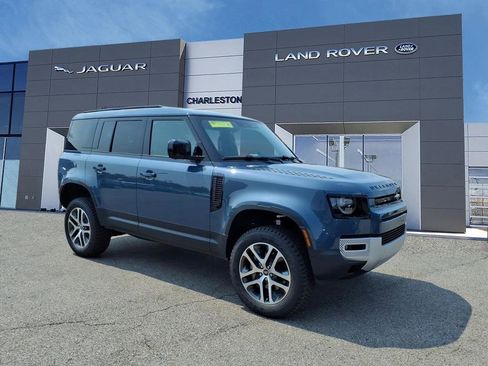 New 2025 Land Rover Defender 110 S image 7