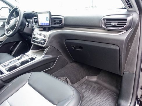 Used 2023 Ford Explorer XLT w/ Equipment Group 202A image 7