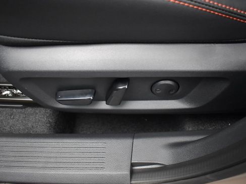 Certified 2025 Nissan Rogue SV image 7