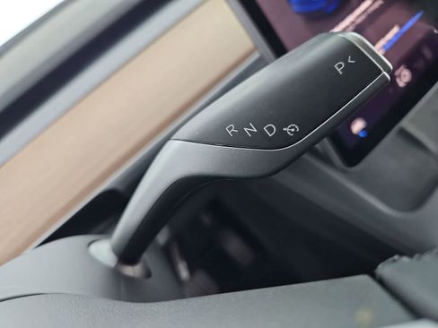 Used 2022 Tesla Model Y Long Range image 33