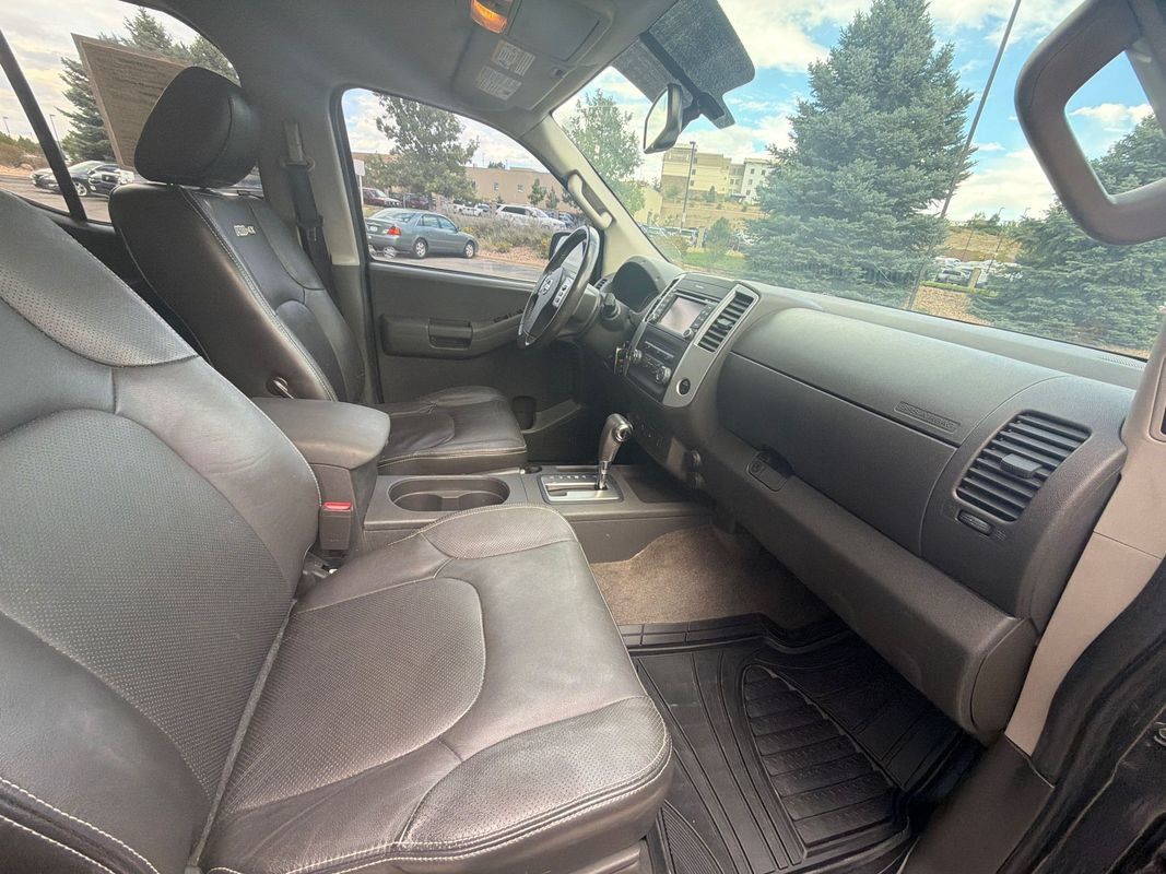 Used 2013 Nissan Xterra PRO-4X w/ Pro-4x Leather Pkg AWD/4WD image 17