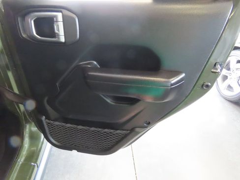 Used 2021 Jeep Wrangler Unlimited Rubicon AWD/4WD image 32