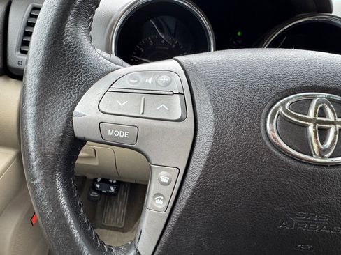 Used 2010 Toyota Highlander Limited image 31