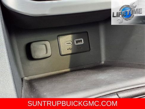 Used 2023 GMC Acadia SLE w/ Driver Convenience Package image 16