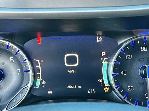 Used 2025 Chrysler Pacifica Select image 12