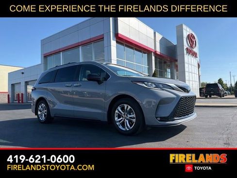 Used 2023 Toyota Sienna XSE AWD/4WD image 1