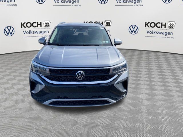 Used 2024 Volkswagen Taos SE AWD/4WD image 2