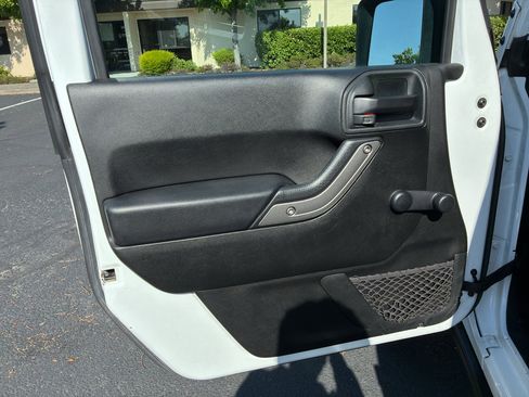 Used 2018 Jeep Wrangler Unlimited Sport w/ Connectivity Group AWD/4WD image 19