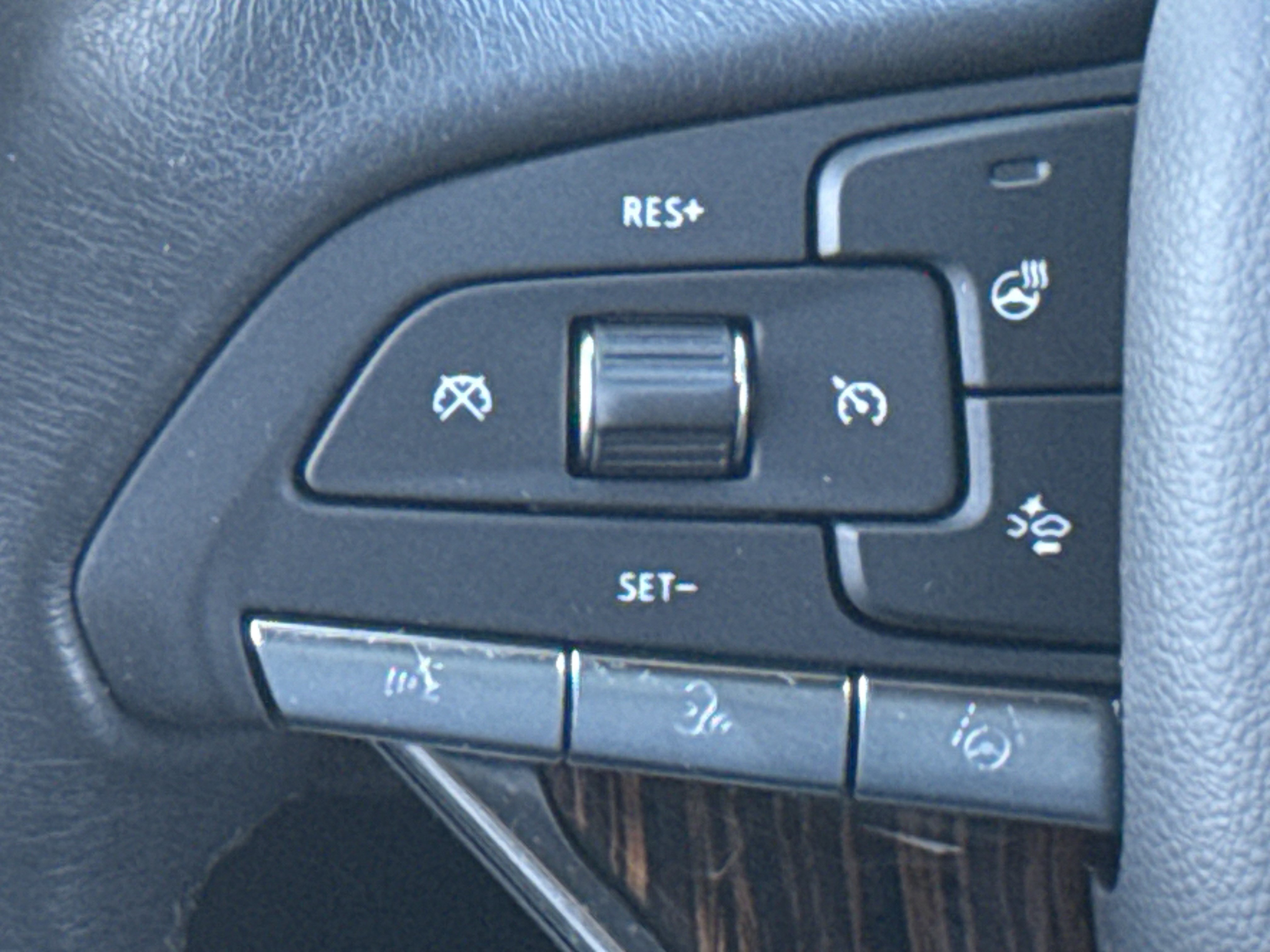 Used 2023 Cadillac Escalade Premium Luxury AWD/4WD image 19