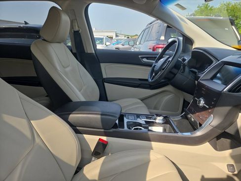 Used 2020 Ford Edge Titanium FWD image 10