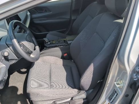 Used 2025 Toyota Prius LE FWD image 9