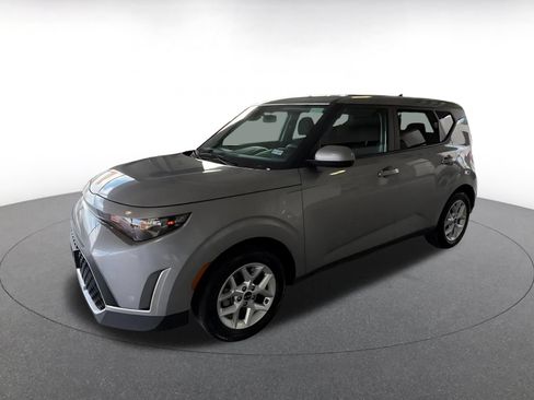 Used 2025 Kia Soul LX w/ LX Technology Package FWD image 6