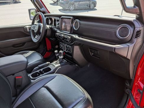 Used 2023 Jeep Wrangler Unlimited Sahara w/ Cold Weather Group AWD/4WD image 25