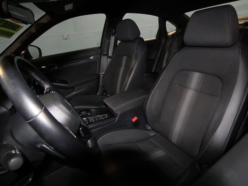 Used 2023 Honda Civic Sport image 4