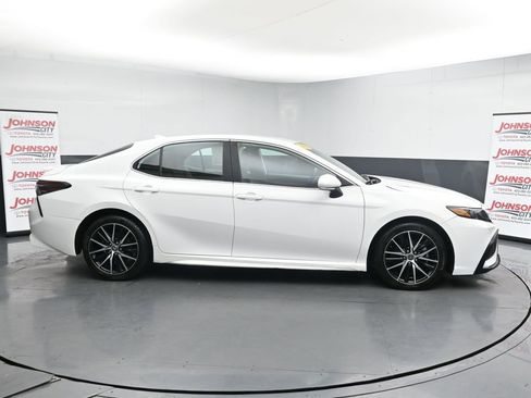 Used 2023 Toyota Camry SE FWD image 9