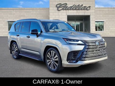 Used 2023 Lexus LX 600 4WD w/ Luxury Package image 2